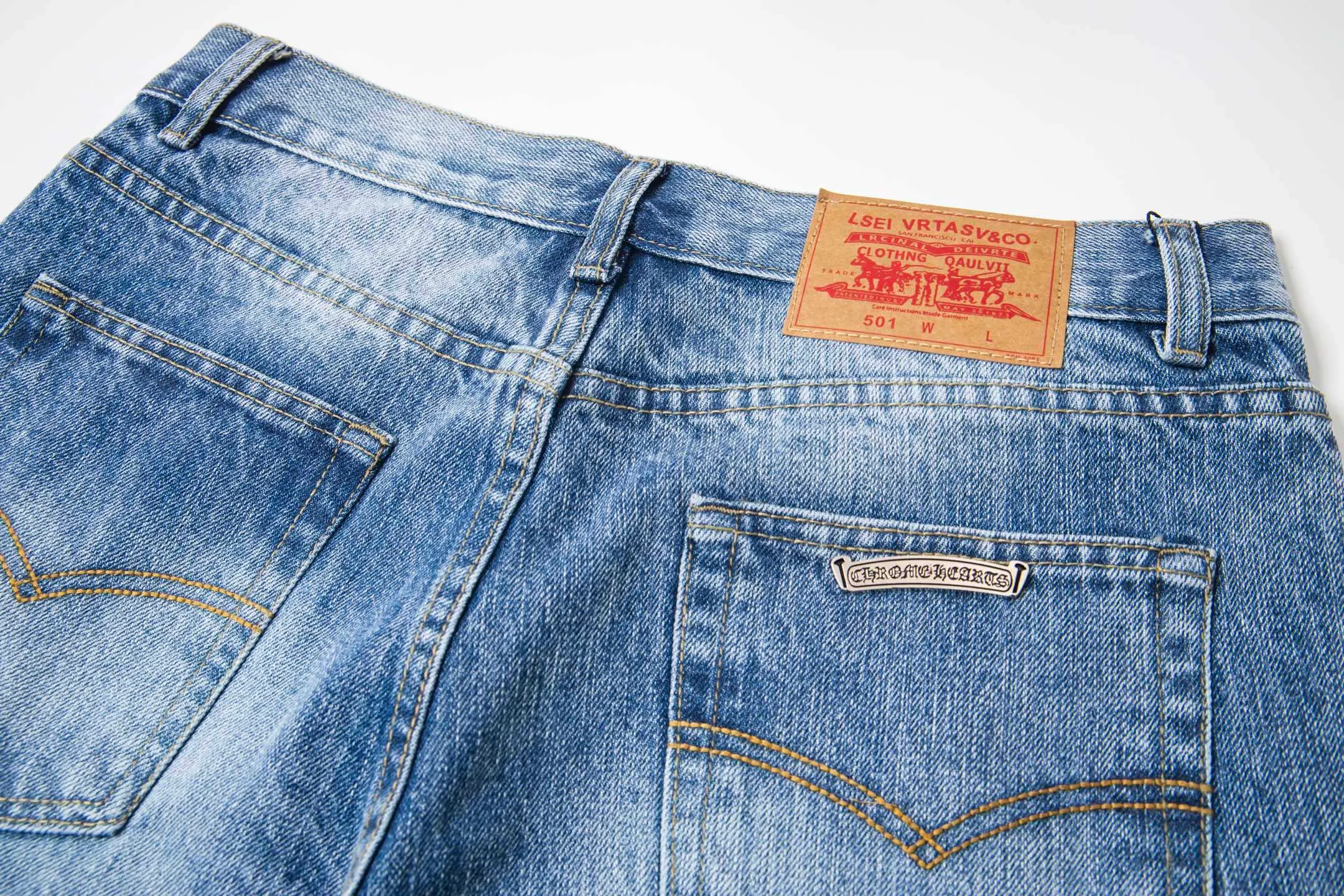 P280 High version (evergreen version) Chrome Hearts/Chrome Hearts 25FW CH starry sky leather cross bamboo jeans adopt starry sky themed leather elements, mostly in the shape of a cross, with glitter on the leather surface. Unique design with simple and elegant details, exquisite workmanship, neat lines and in-place details on the entire pair of pants! It’s also so cool that both men and women can easily control it. It’s a gender-neutral trendy up version. Style number: 1722# Color: blue Size: 28 30 32 34 36